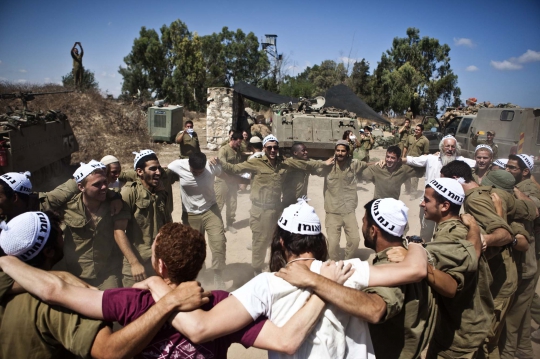 Tingkah laku konyol militer Israel di perbatasan Jalur Gaza