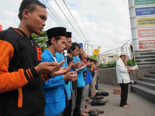 Kepedulian mahasiswa di Kediri gelar salat gaib untuk Palestina