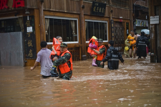 Dahsyatnya banjir bandang terjang kota kuno bersejarah di China