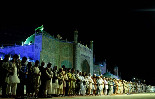 Mencari kemuliaan malam lailatul qadar di Masjid Biru