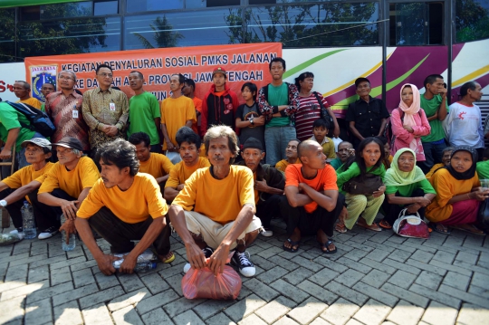 Dinas Sosial DKI pulangkan 176 orang gelandangan dan pengemis