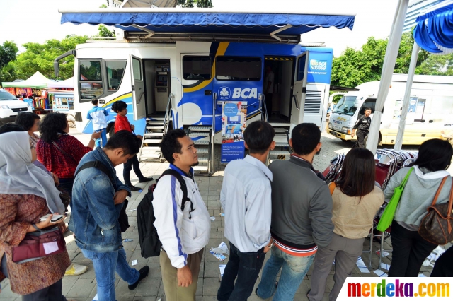 Foto : Jelang Lebaran, warga ramai-ramai tukar uang receh 