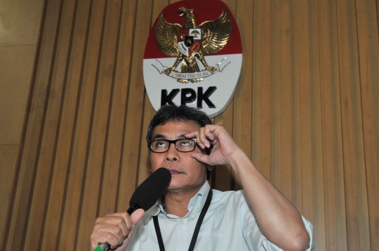 Johan Budi gelar konpers terkait penangkapan KPK di Karawang
