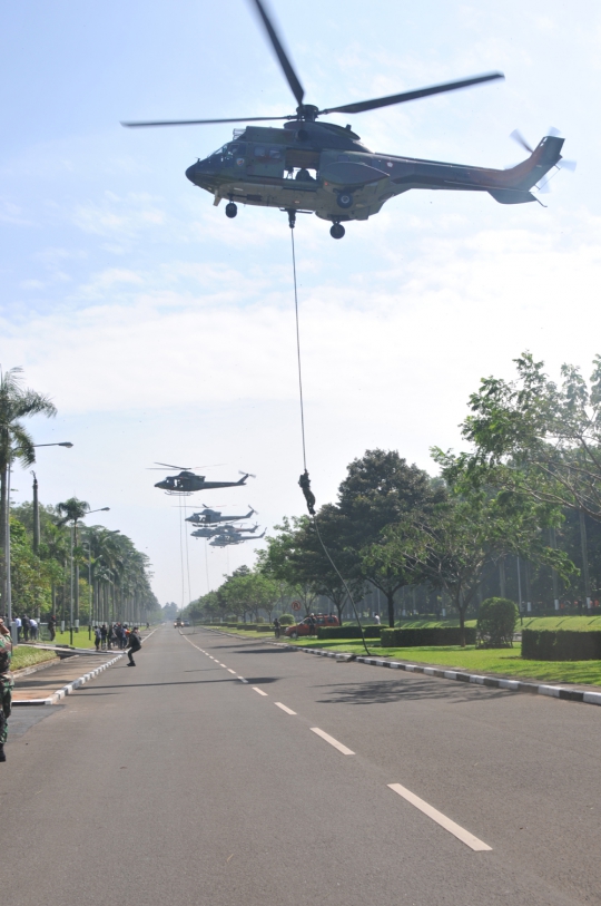 Aksi Gultor Kostrad latihan pengamanan Pilpres