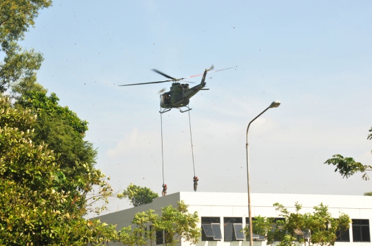 Aksi Gultor Kostrad latihan pengamanan Pilpres