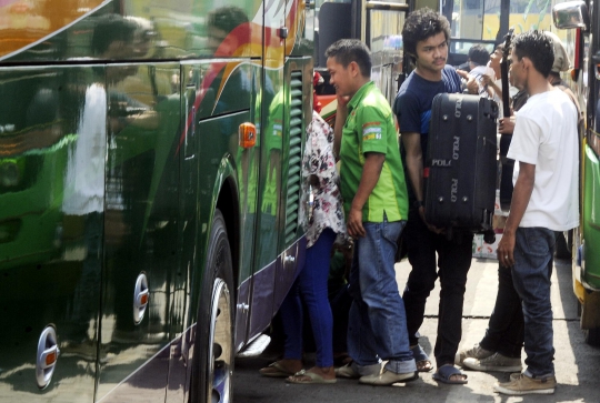 Terminal Bus Rawamangun mulai dipadati pemudik