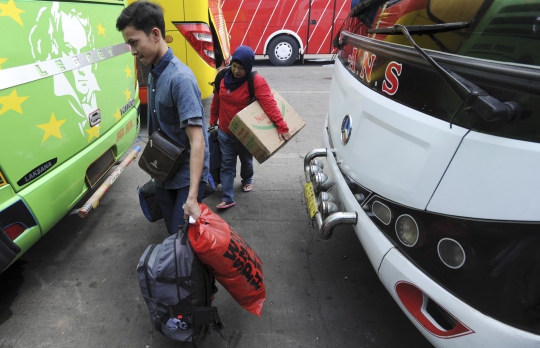 Terminal Bus Rawamangun mulai dipadati pemudik