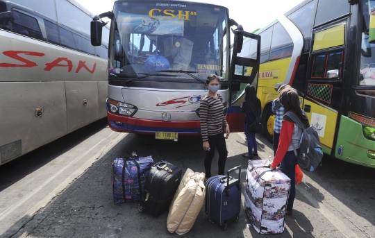 Terminal Bus Rawamangun mulai dipadati pemudik