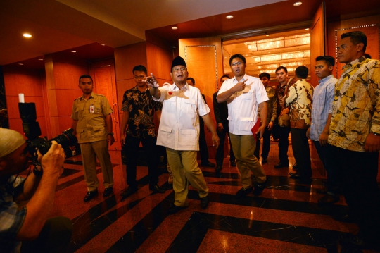 Jumpa pers Prabowo saat minta KPU hentikan rekapitulasi suara