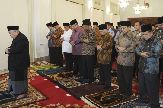 SBY salat magrib bareng Capres Jokowi dan Prabowo