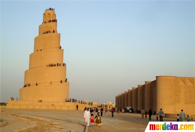 Foto : Sensasi menaiki Malwiya, menara masjid terindah di ...