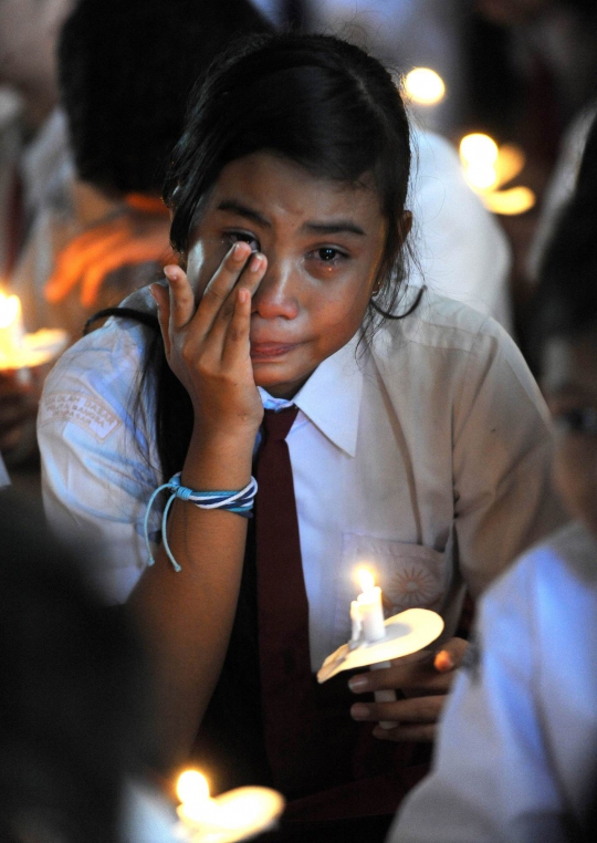 Tangis duka siswa SD Pelita Bangsa Bali doakan korban MH-17