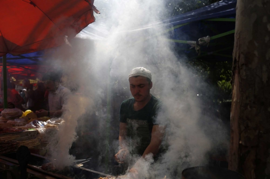 Menengok kehidupan muslim Uighur terasingkan hingga ke Shanghai