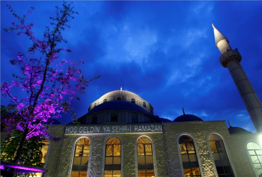 Menelusuri Masjid Merkez, tempat suci muslim terbesar di Jerman