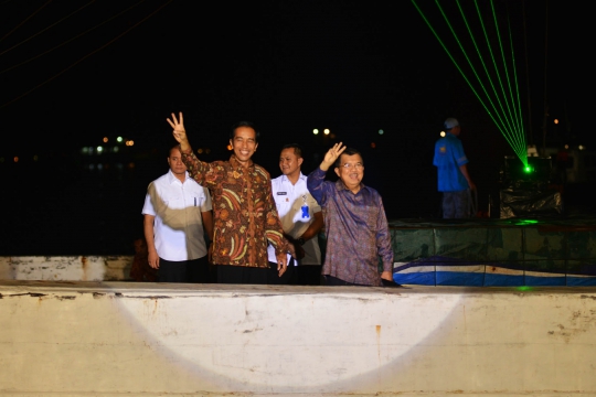 Jokowi saat pidato kemenangan di atas kapal Pinisi