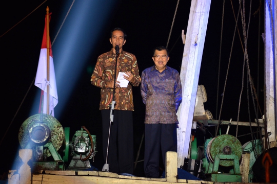 Jokowi saat pidato kemenangan di atas kapal Pinisi