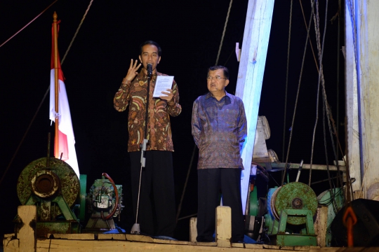 Jokowi saat pidato kemenangan di atas kapal Pinisi