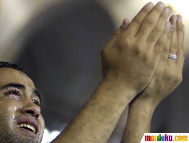 Foto : Tangis khusyuk muslim di Mesir pinta kemuliaan 