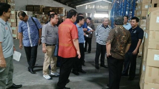 Mendikbud tinjau buku kurikulum terbaru di gudang Pos Logistik