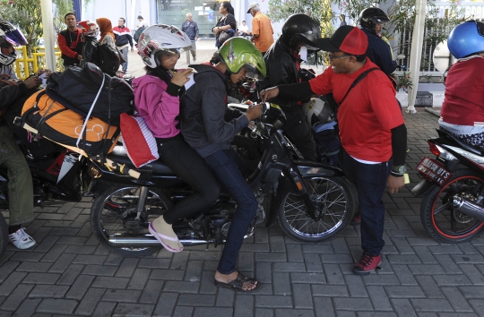 Ribuan pemudik motor padati Pelabuhan Tanjung Priok