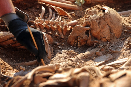 Penemuan kuburan massal korban perang saudara Spanyol 1936