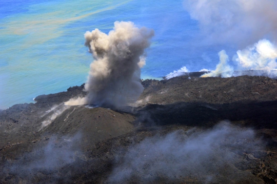 Dahsyatnya fenomena pembentukan pulau vulkanik baru di Jepang