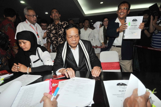 Tim kuasa Prabowo-Hatta serahkan bukti kecurangan KPU ke MK