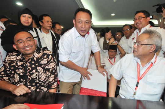 Tim kuasa Prabowo-Hatta serahkan bukti kecurangan KPU ke MK