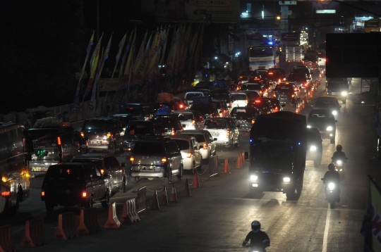 Arus mudik keluar Tol Cikampek ke Pantura padat merayap