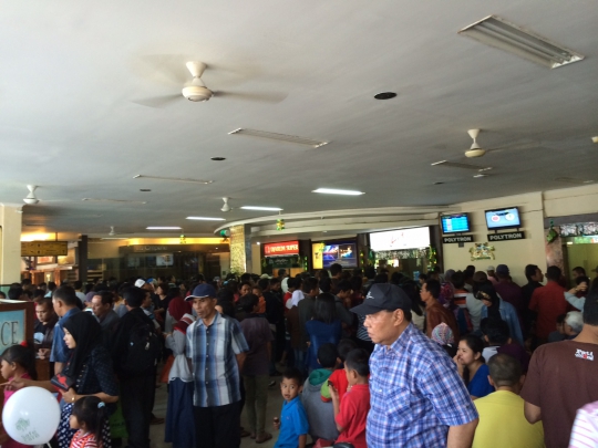 Suasana arus mudik H-1 Lebaran di Bandara Ahmad Yani Semarang