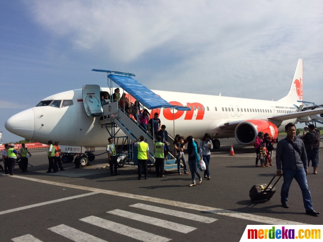 Foto : Suasana arus mudik H-1 Lebaran di Bandara Ahmad 