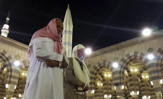 Gema takbir di Masjid Nabawi