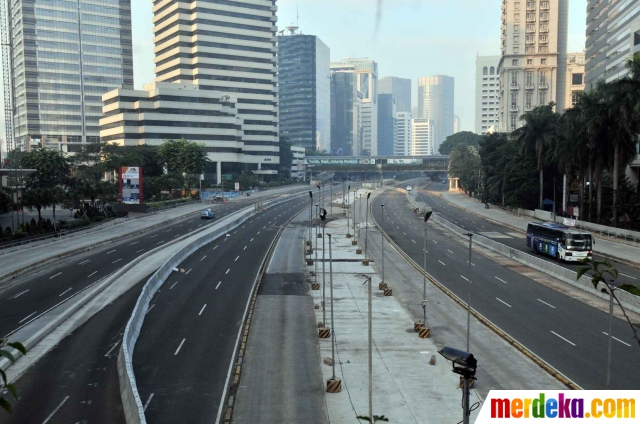 Foto : Sepinya jalanan Jakarta saat perayaan Idul Fitri ...