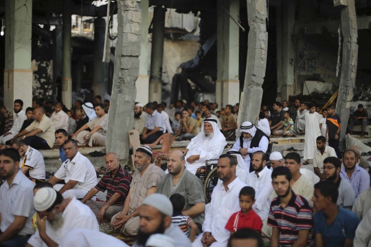 Nestapa warga Gaza salat Id di masjid bekas serangan Israel