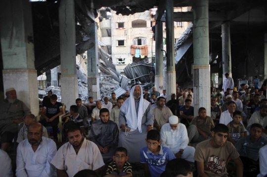 Nestapa warga Gaza salat Id di masjid bekas serangan Israel