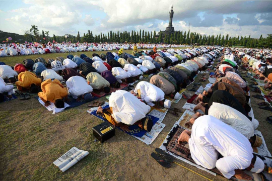 Seruan takbir berkumandang di berbagai belahan dunia