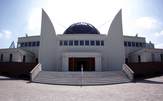 Menjelajahi kemegahan masjid-masjid di Benua Biru