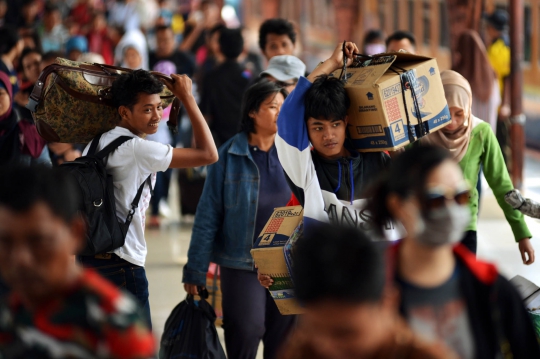 H+3 lebaran, arus balik mulai terlihat di Stasiun Senen