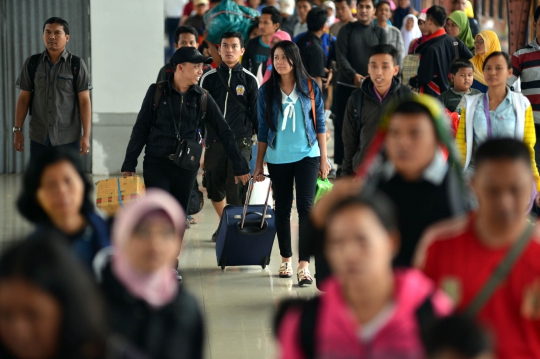 H+3 lebaran, arus balik mulai terlihat di Stasiun Senen