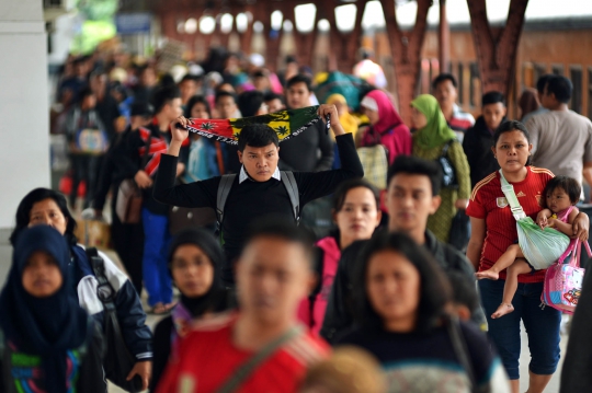 H+3 lebaran, arus balik mulai terlihat di Stasiun Senen