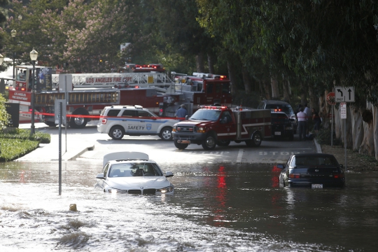 Pipa air jebol, Universitas California Los Angeles kebanjiran