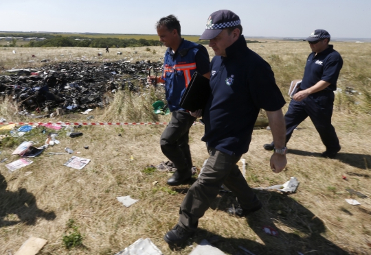 Para pakar ahli selidiki lokasi jatuhnya MH17 di Donetsk