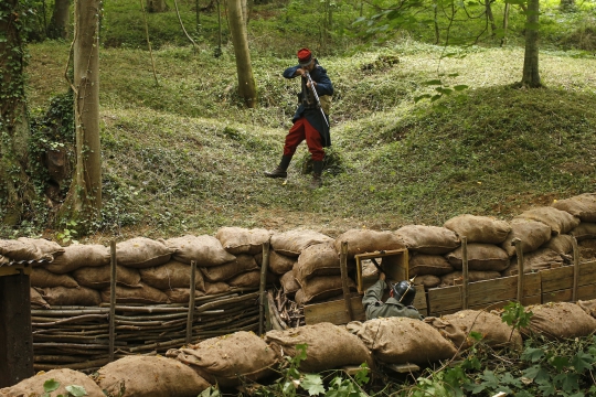 Menengok parit tentara Jerman bekas Perang Dunia I di Prancis