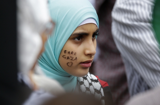 Di tengah doa Paus, gadis cantik ini gelar aksi solidaritas Gaza