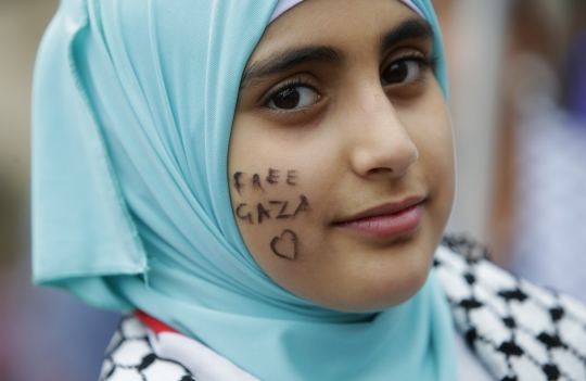 Di tengah doa Paus, gadis cantik ini gelar aksi solidaritas Gaza