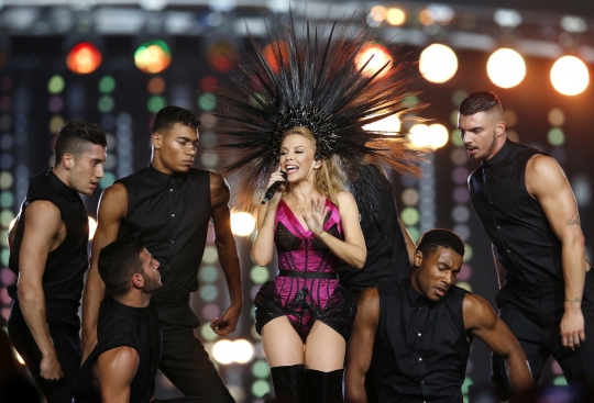 Penampilan seksi Kyle Minogue di penutupan Commonwealth Games