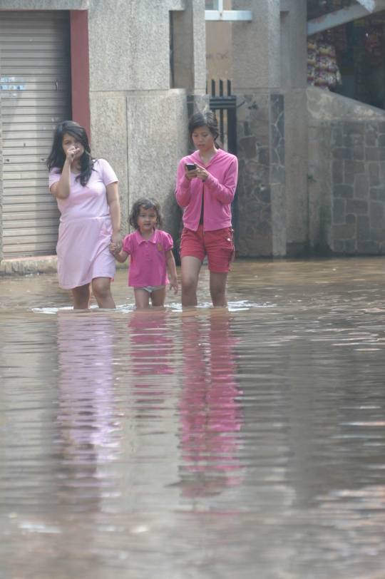 Banjir kiriman Bogor rendam kawasan Bukit Duri