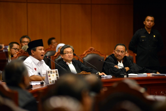 Prabowo saat berapi-api menyampaikan pernyataan di MK