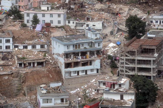 Pandangan udara hancurnya Kota Yunnan pasca-dilanda gempa 6,1 SR