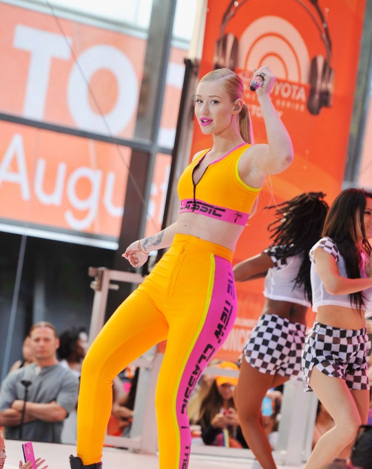 Aksi energik Iggy Azalea tampil di panggung NBC 'Today'